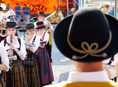 Weitere Informationen Konzert der Harmoniemusik Füssen beim Volksfest