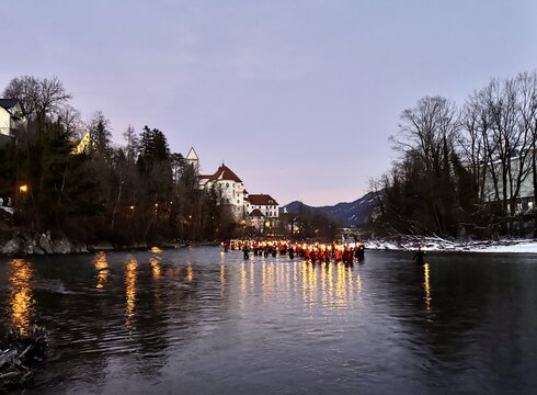 Neujahrs-Fackelschwimmen 2025