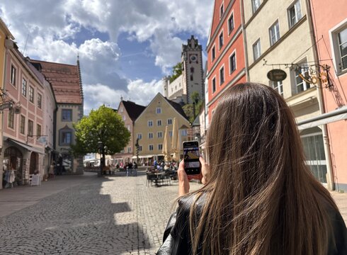 Weitere Infos BayernWLAN-Nutzerin in der Reichenstrsße in Füssen