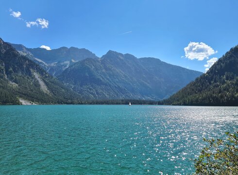 Der Plansee ist einer der Linienbusstopps an der Buslinie 319 zwischen Oberau und Reutte.