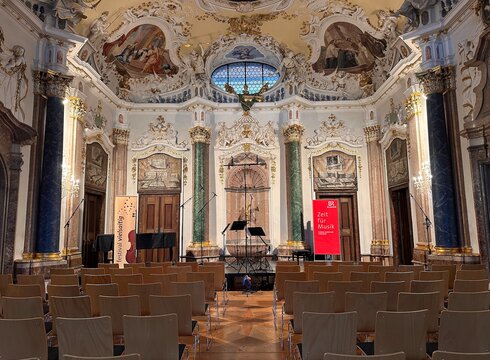 Zur Veranstaltungswebsite Innenaufnahme Kaisersaal im Kloster St. Mang in Füssen
